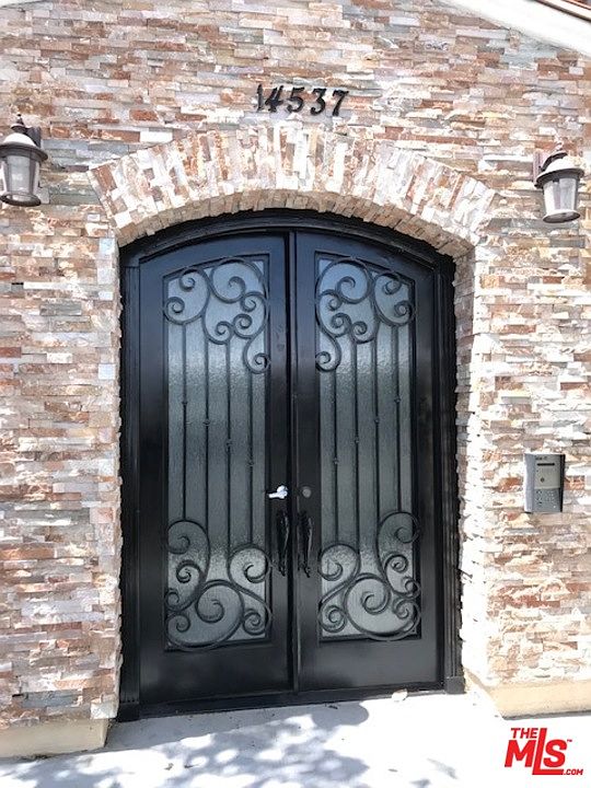 1st image of 14535 Archwood St #202