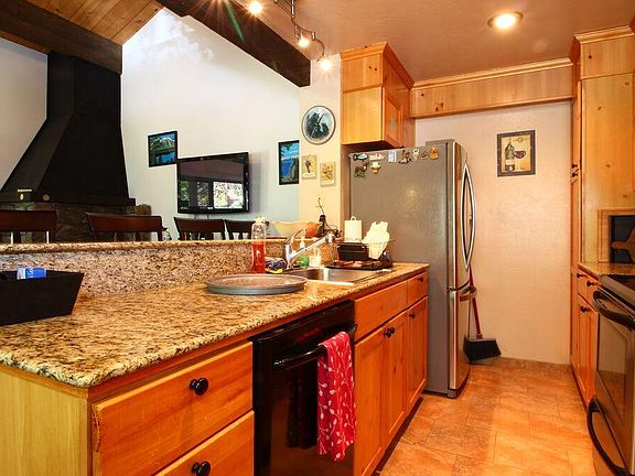 3rd image of 1001 Commonwealth Dr #205