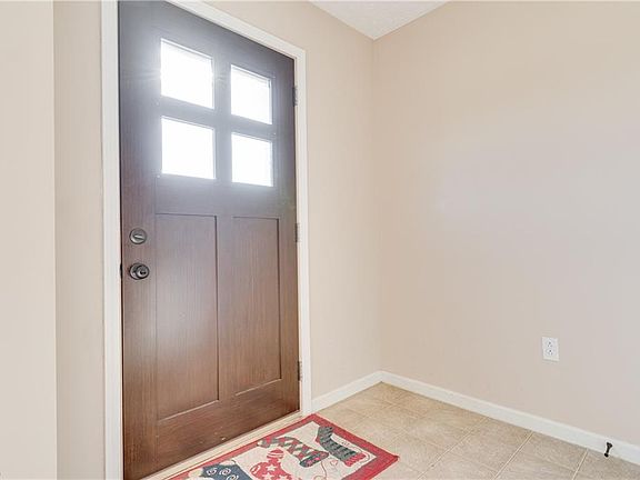 4th image of 110 Stonepointe Dr
