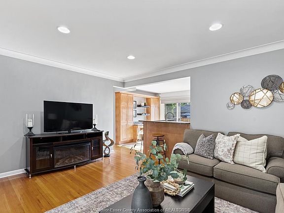 5th image of 462 Dormar Dr