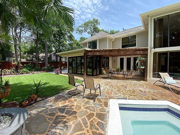 Swim, play and relax 