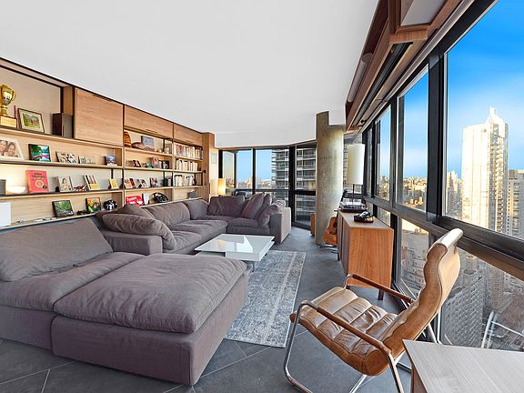4th image of 200 E 61st St APT 35E