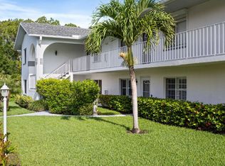 121 Gabriel Cir APT 10, Naples, FL 34104