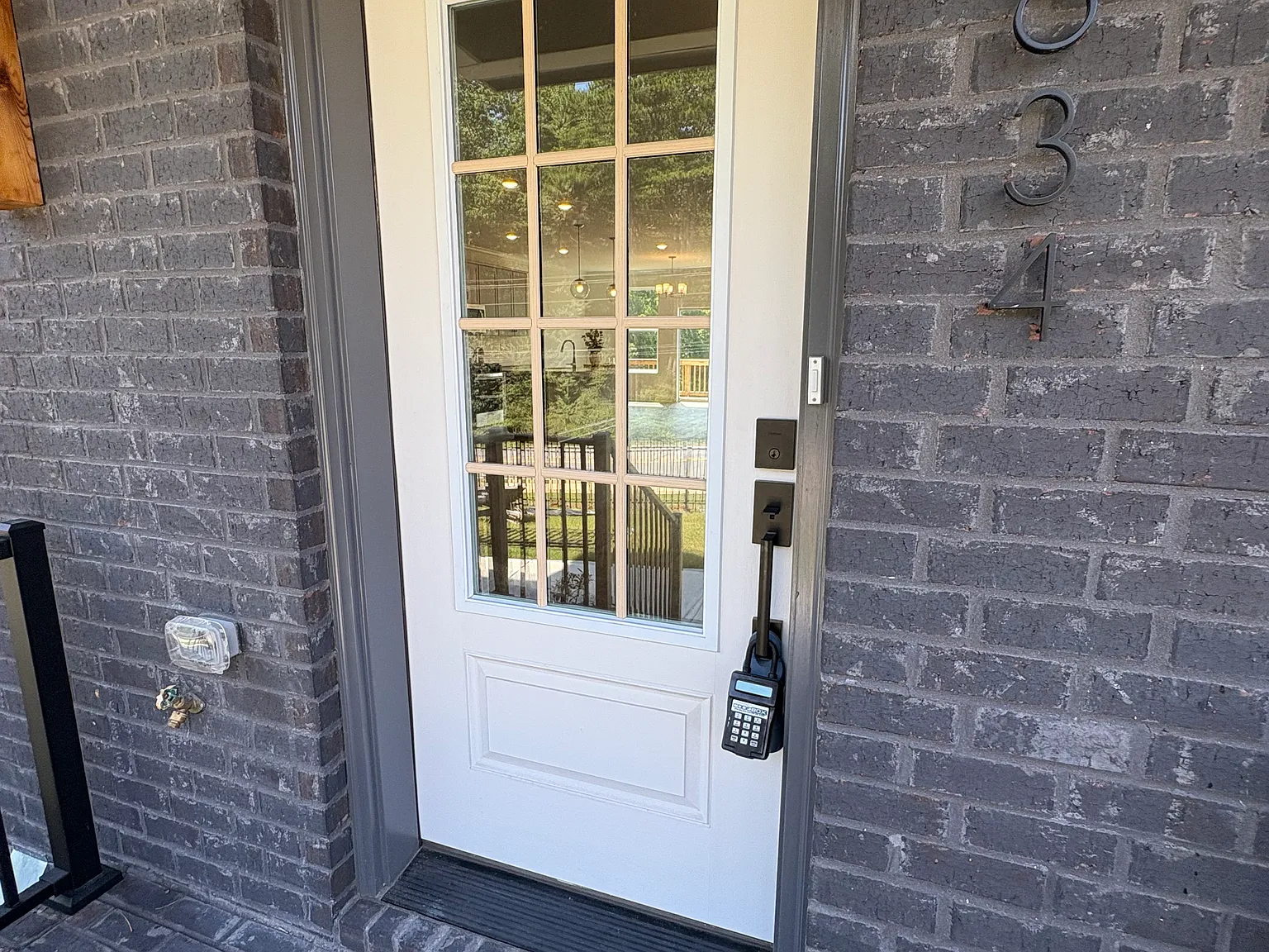 3 bed, 3.5 bath, 1990 sqft, $2,895 — Photo 3
