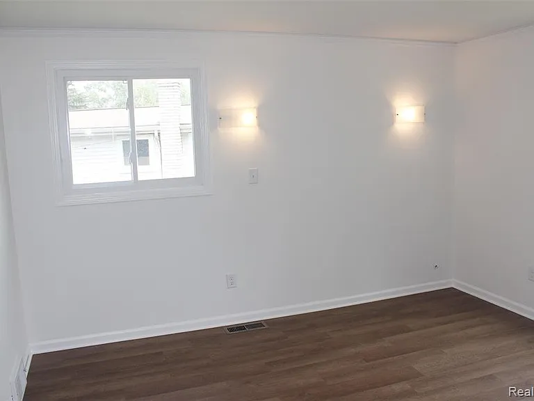 7246 Saint Auburn Dr — Photo 36