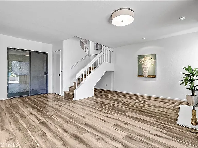26571 Lucinda — Photo 24