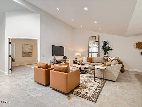 5th image of 8137 E Del Laton Drive