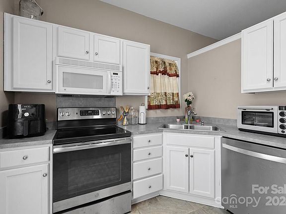 5th image of 4305 Eaves Ln