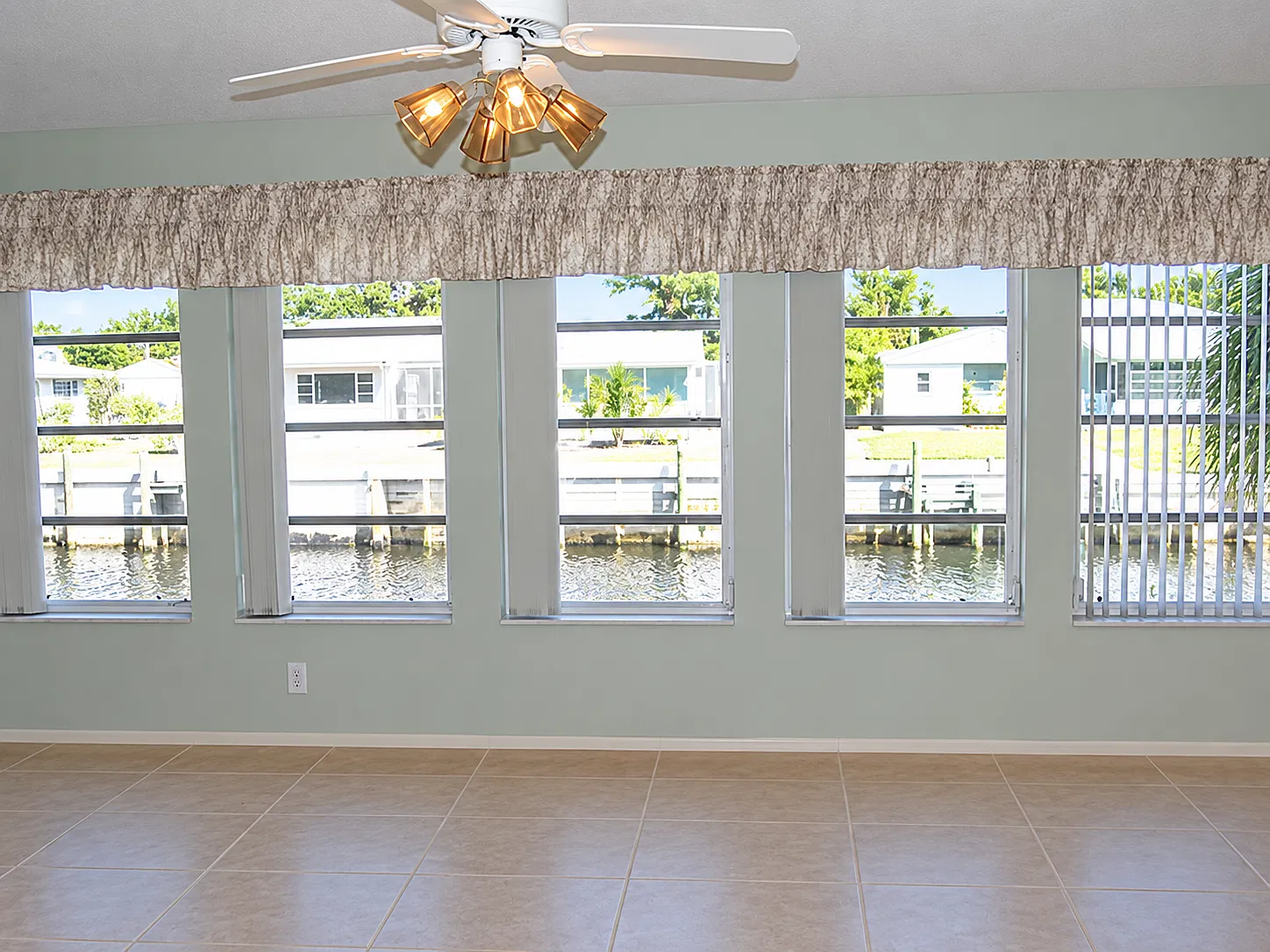 2 bed, 1582 sqft, $2,449 — Photo 4