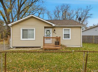 2878 N Williams Lake Rd, Waterford, MI 48329