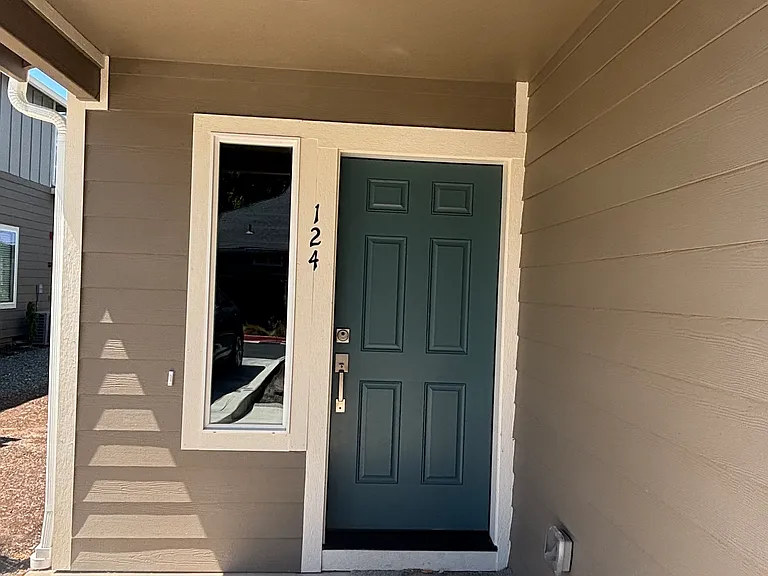 124 SW Donna Jean Way — Photo 2