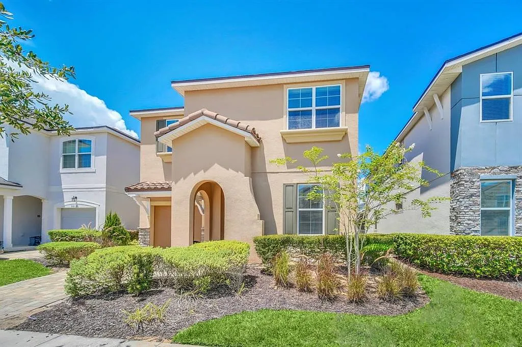 7 bed, 6.5 bath, 3401 sqft, $4,200 — Photo 1