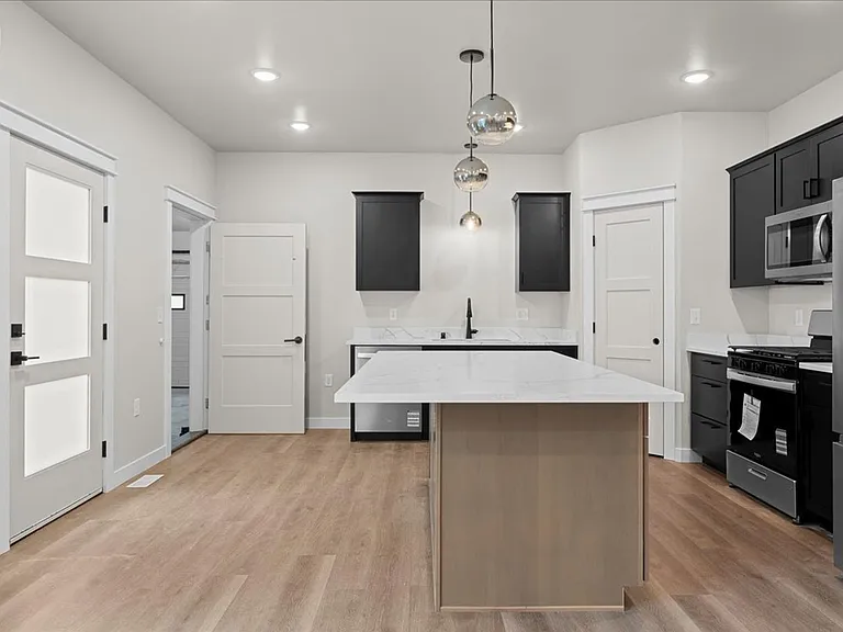 7404 N Paw St — Photo 8