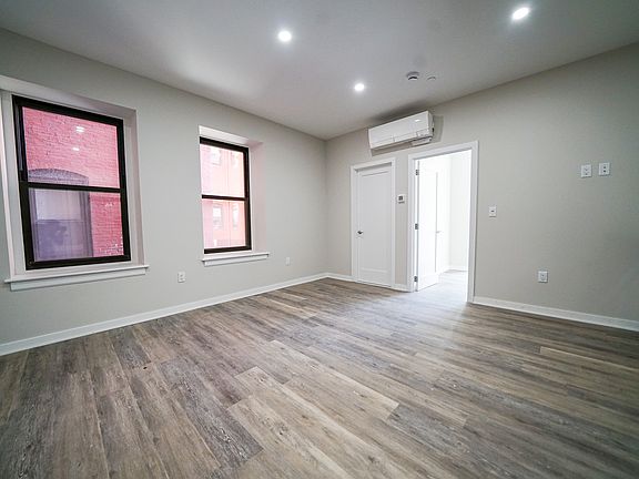 3rd image of 10 Blackwood St #102