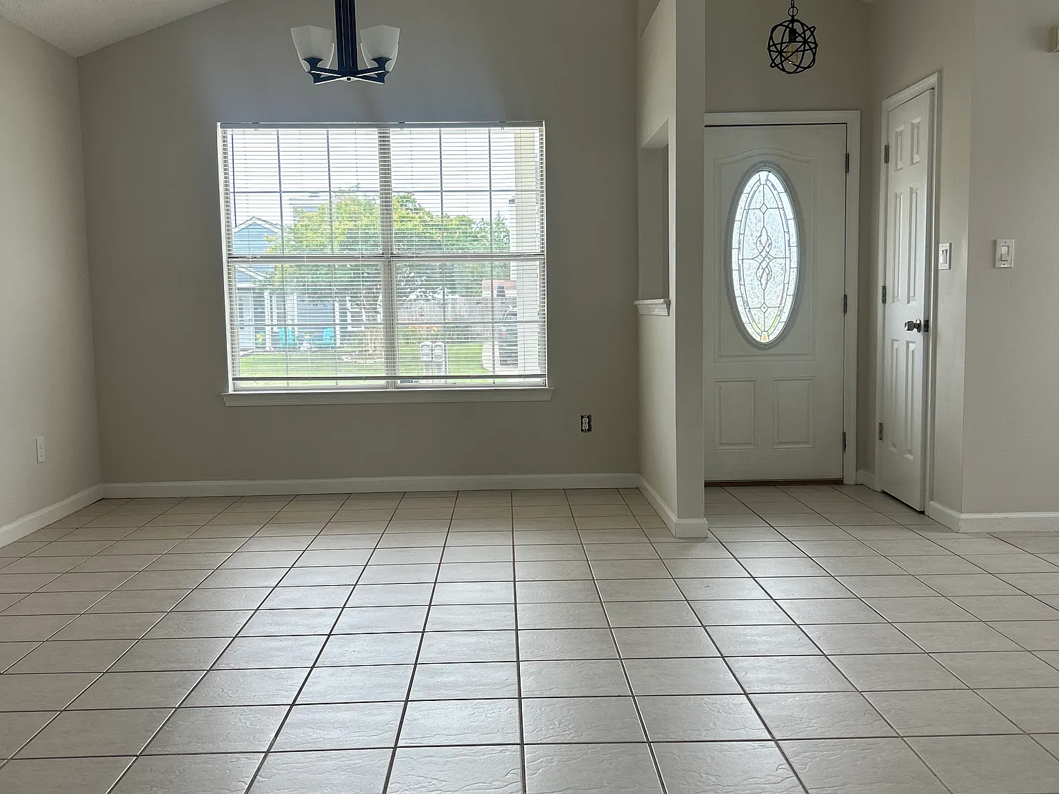 3 bed, 1239 sqft, $2,675 — Photo 3