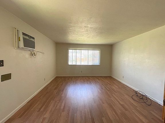 2nd image of 607 S Orange Ave
