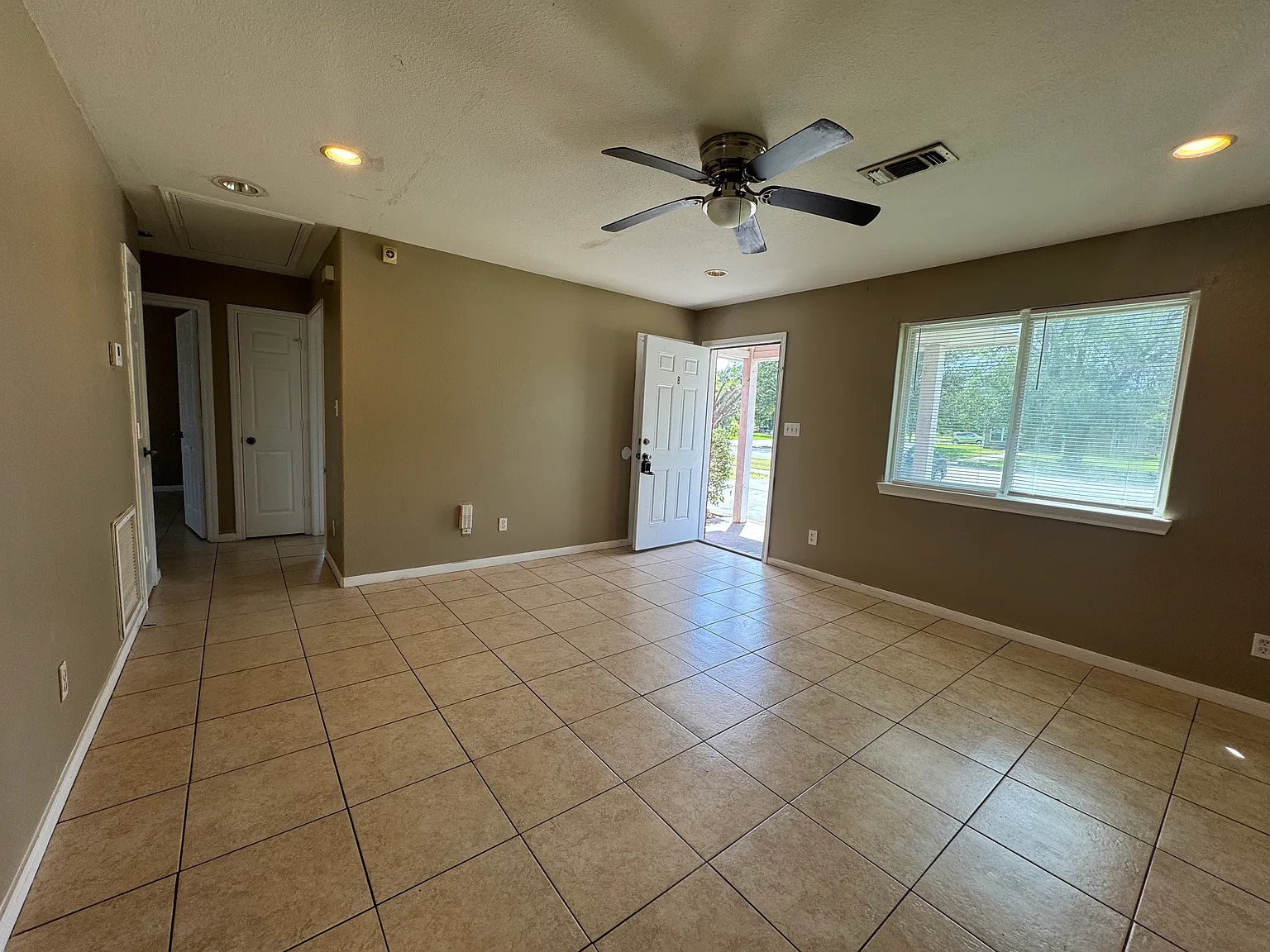2 bed, $1,290 — Photo 1