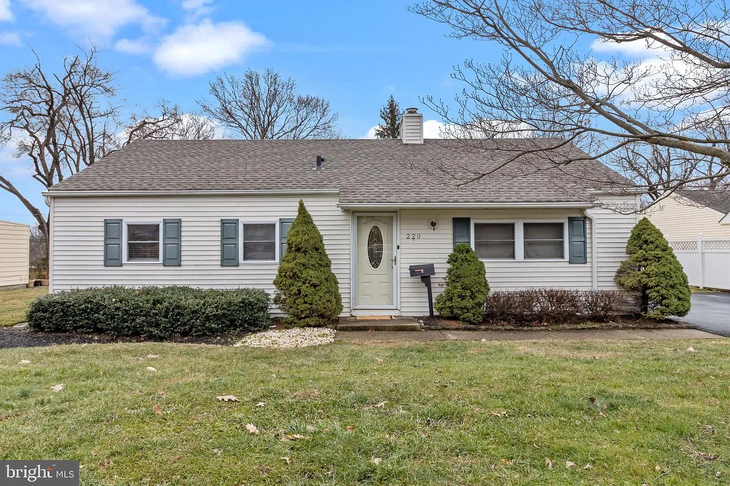 220 Devon Rd photo 1