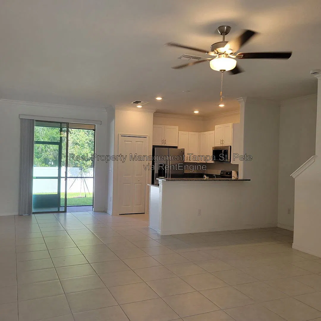3 bed, 2.5 bath, 1666 sqft, $2,025 — Photo 4