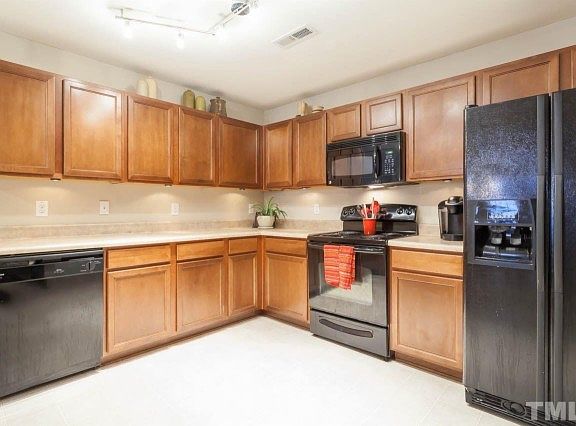 4th image of 711 Glade Aster Dr
