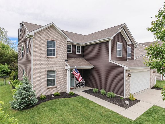 2nd image of 814 Cherry Tree Ln