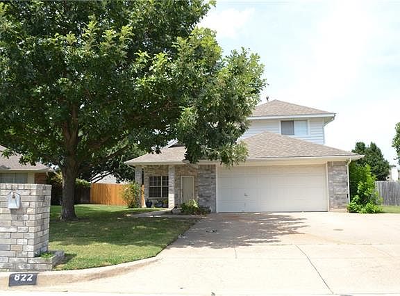 2nd image of 822 Glenwick Ct