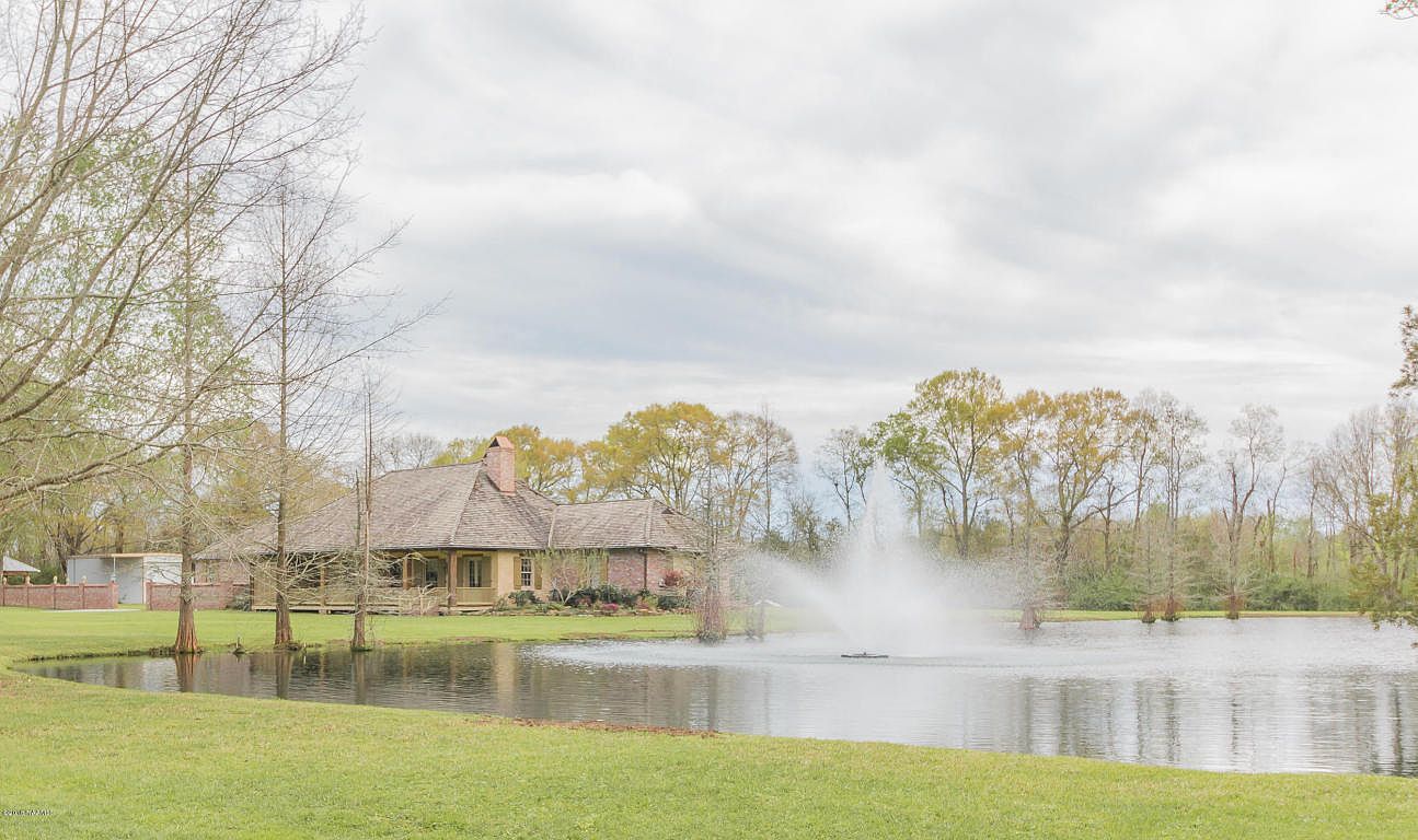 220 Twin Lakes Dr, Youngsville, LA 70592 Zillow
