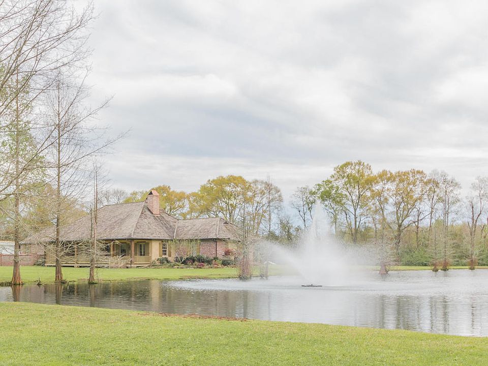 1st image of 220 Twin Lakes Dr