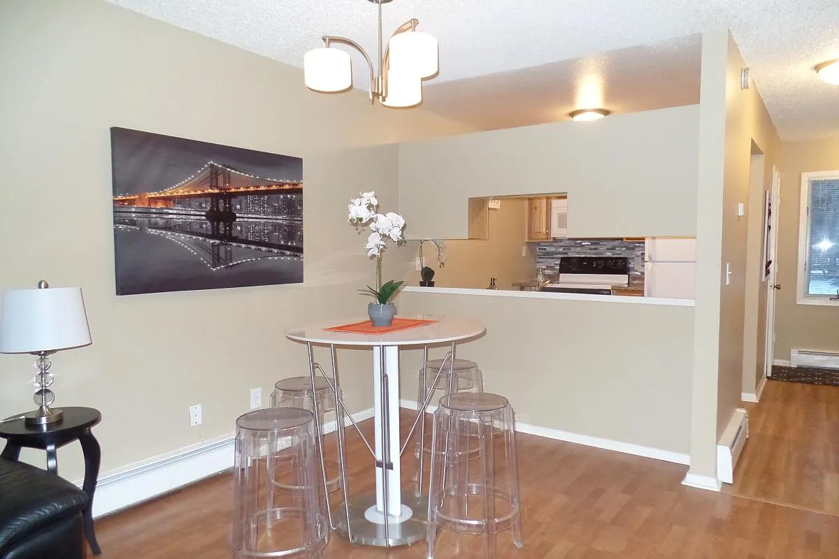 2 bed, 1.5 bath, 1020 sqft, $1,995 — Photo 2