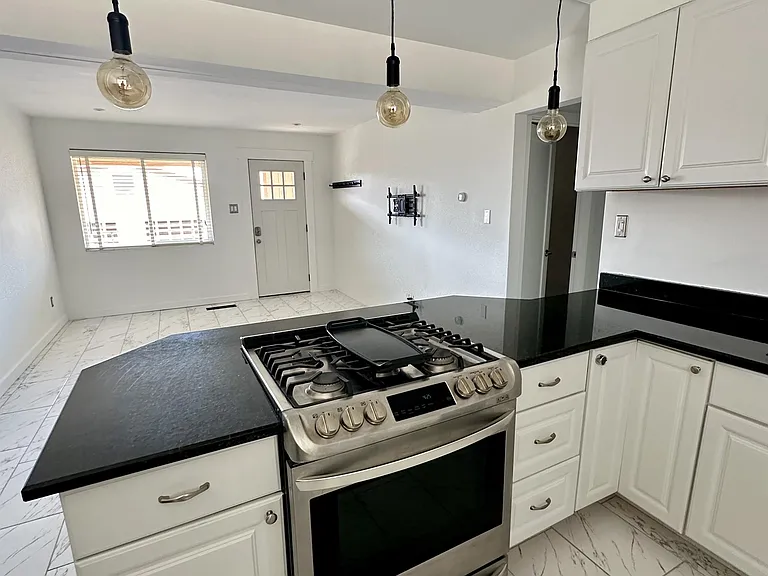 650 N 300 W #216-1 — Photo 4