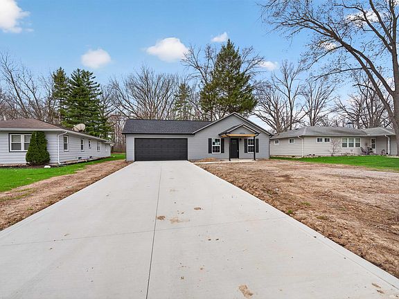 2nd image of 4926 Plaza Dr