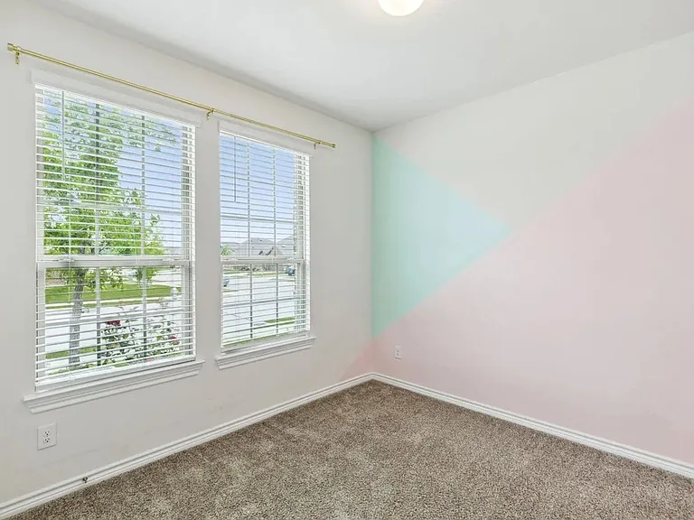 401 Gallop Dr — Photo 9