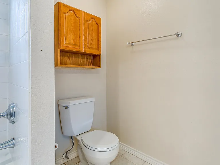 808 Sandhurst Dr — Photo 19