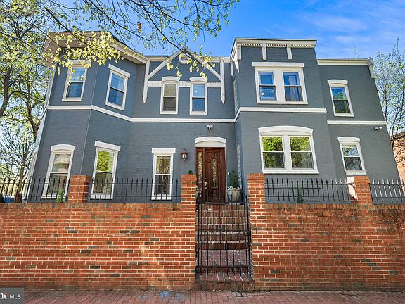 2nd image of 656 9th St NE