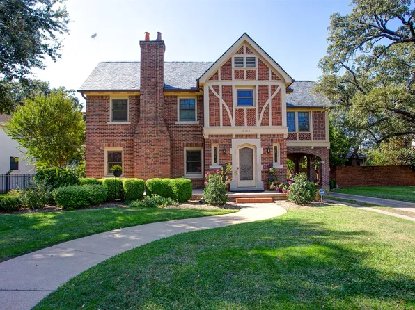 2432 Medford Ct W, Fort Worth, TX 76109
