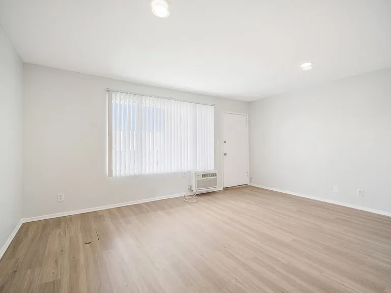 18411 Vincennes Street — Photo 17