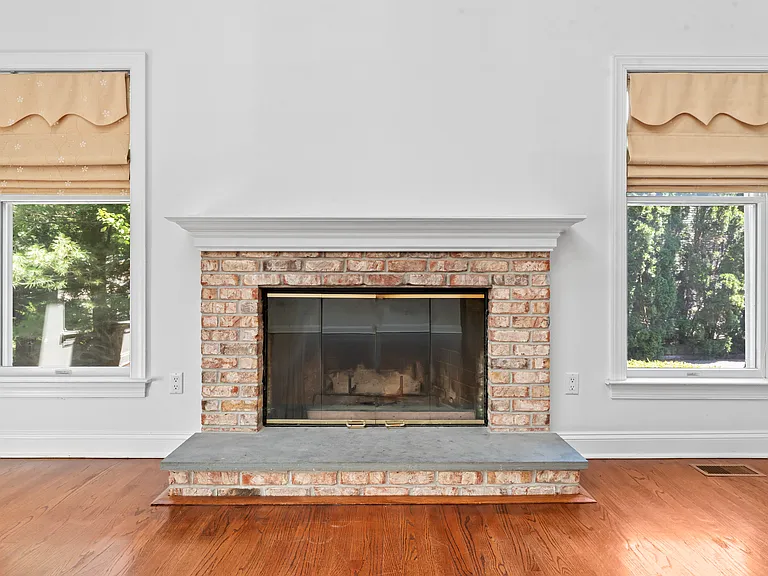 368 Hoyt St — Photo 26