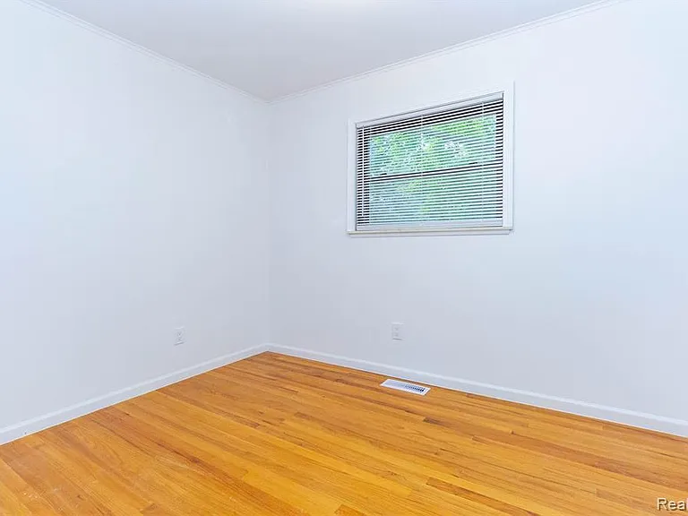 7580 Thornwood St — Photo 22