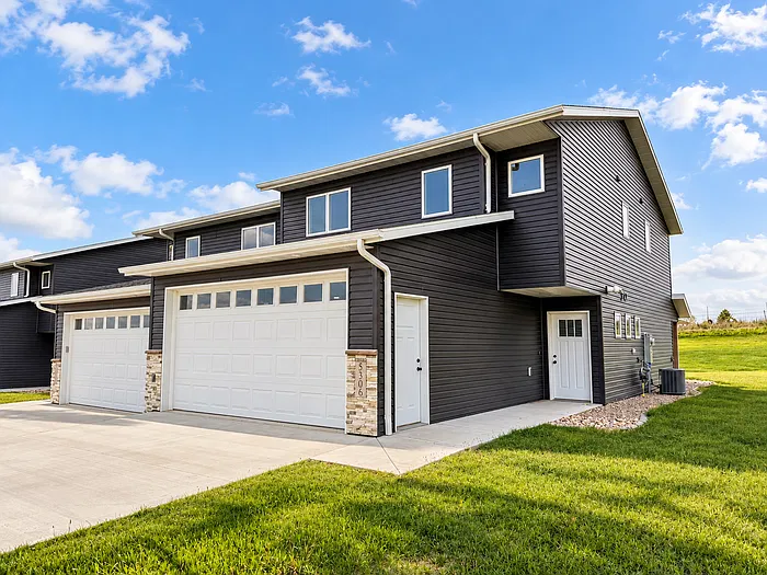 3 bed, 2.5 bath, 1619 sqft, $2,500 — Photo 1