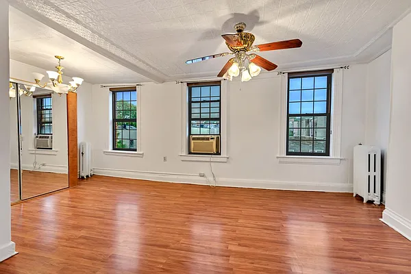 Rented by City Roots Realty | media 16