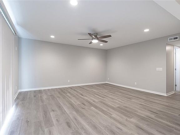 5th image of 6204 Robinson St APT 1