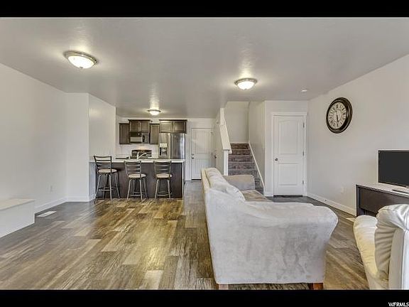 5th image of 104 E Legacy Parkway