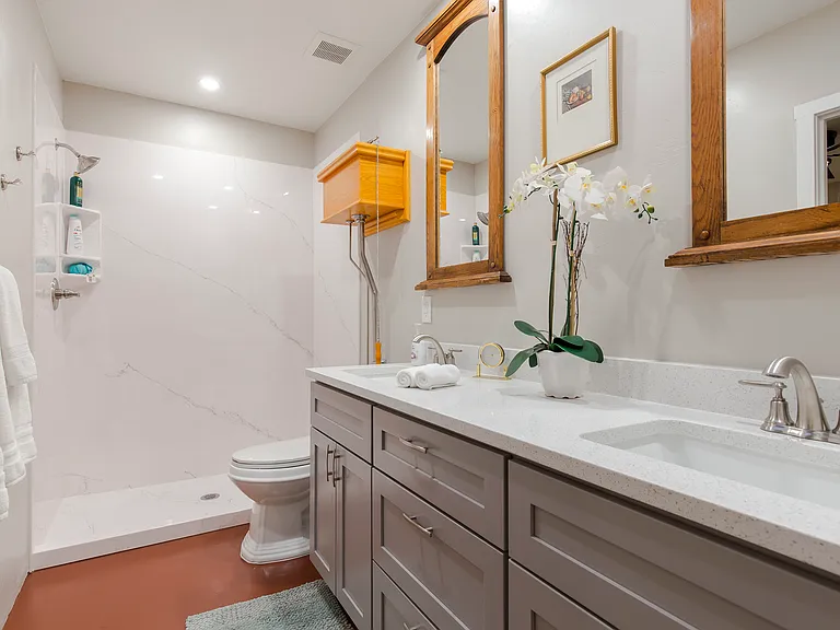 3816 E Lee St — Photo 12