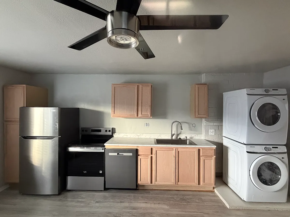 Building Photo - 2116 S Longmont Ave #1