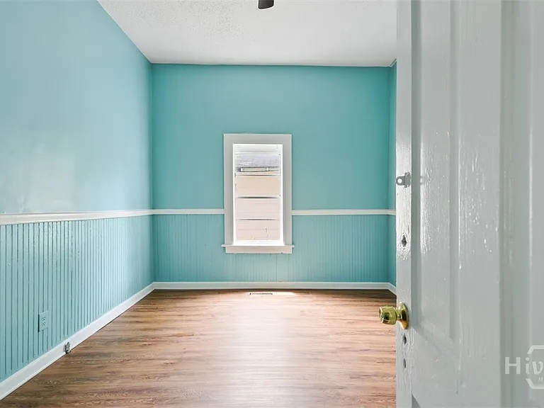 917 Elliott Ave — Photo 8