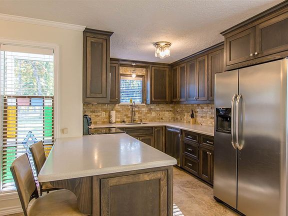 4th image of 312 Moss Ln