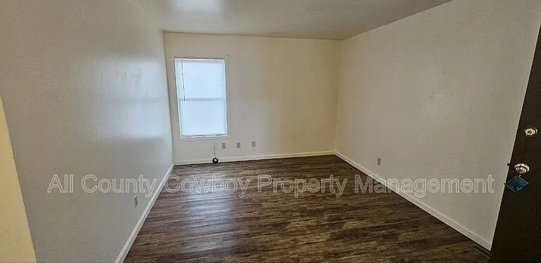 126 S Cribbon Ave — Photo 3