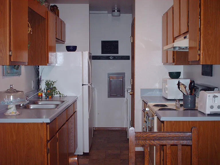 300 E Elm St — Photo 9