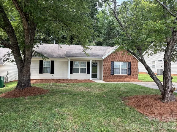 2502 Hemby Woods Dr, Charlotte, NC 28262
