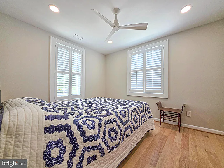 302 E Custis Ave #A — Photo 18